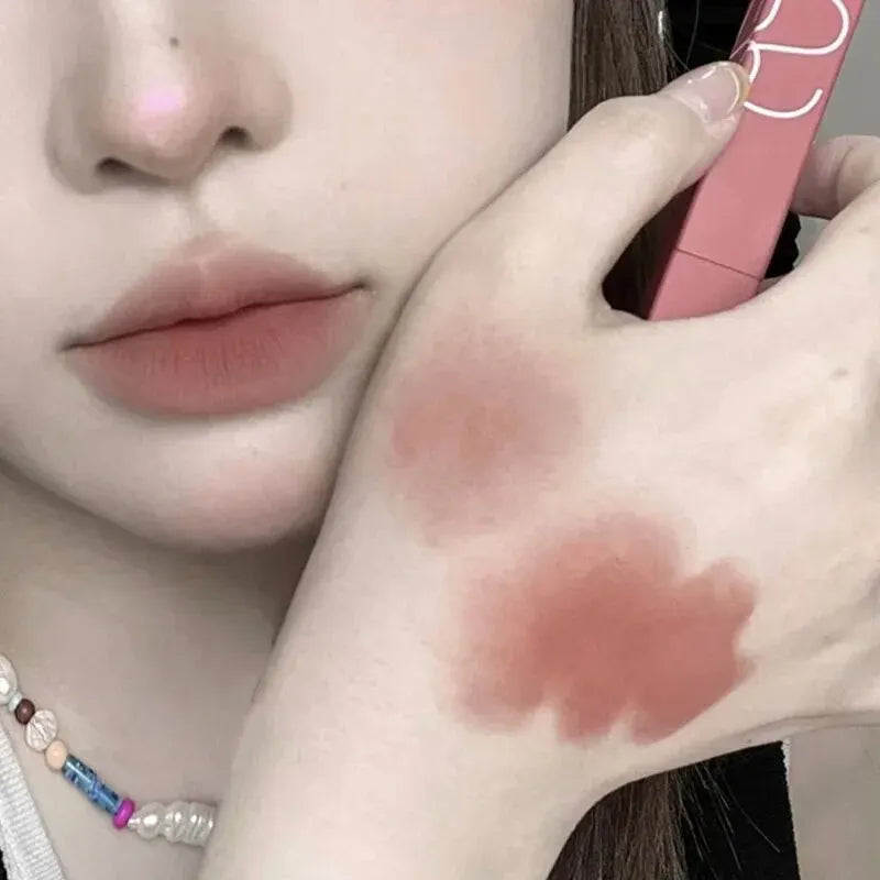 Thin Tube Matte – Labial Mate Waterproof 2 en 1 (Labios y Mejillas)